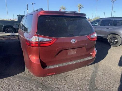 2020 Toyota Sienna LE