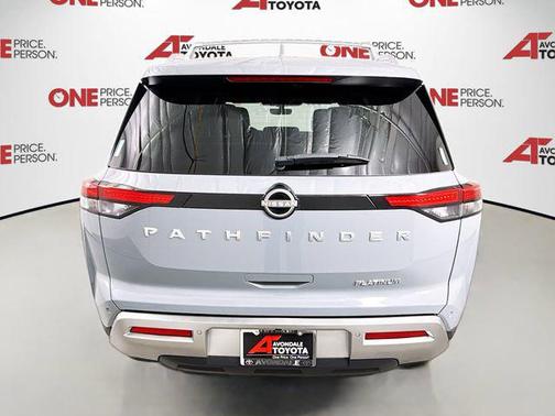 2023 Nissan Pathfinder Platinum FWD