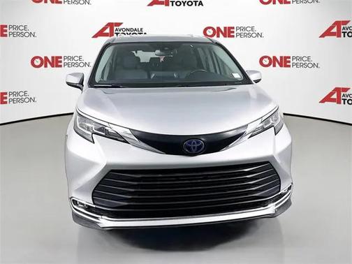 2022 Toyota Sienna XLE 8 Passenger