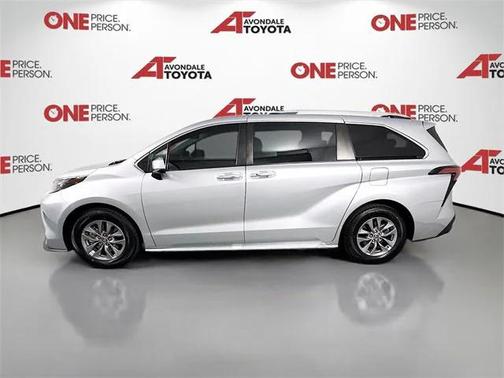 2022 Toyota Sienna XLE 8 Passenger