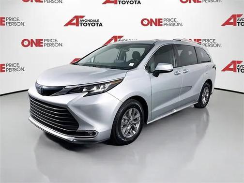 2022 Toyota Sienna XLE 8 Passenger
