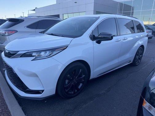 2022 Toyota Sienna XSE 7 Passenger