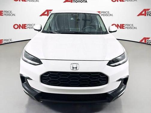 Platinum White Pearl 2023 Honda HR-V LX