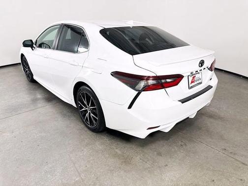 Ice Cap 2024 Toyota Camry SE