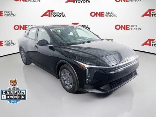 Aurora Black Pearl 2025 Kia K4 LX