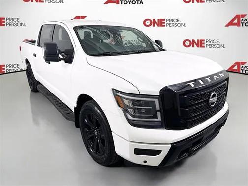 2023 Nissan Titan SV