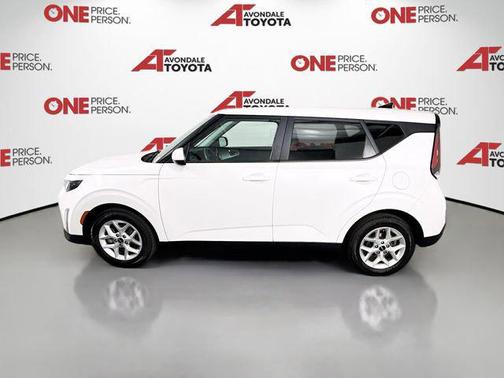 Snow White Pearl 2023 Kia Soul LX