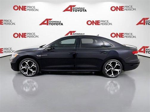 2022 Volkswagen Passat 2.0T R-Line
