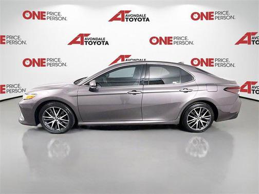 2022 Toyota Camry Hybrid XLE