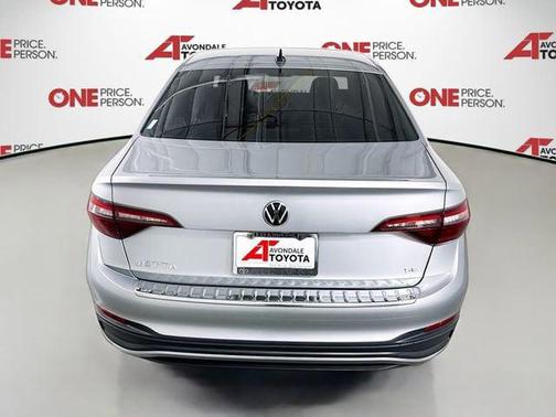 Pyrite Silver 2024 Volkswagen Jetta 1.5T SE