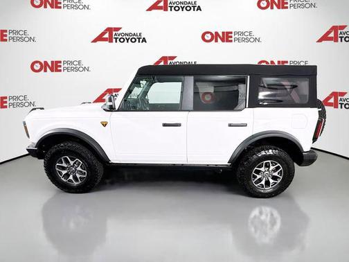 Oxford White 2024 Ford Bronco Badlands