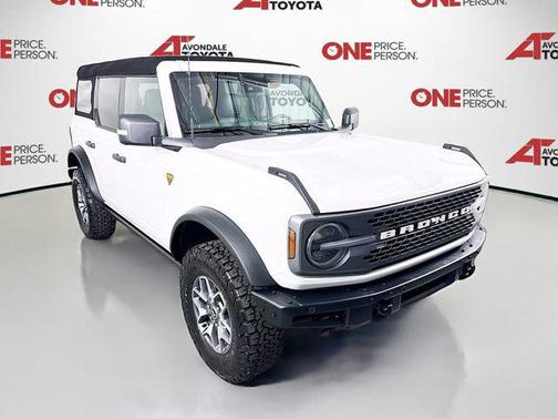 Oxford White 2024 Ford Bronco Badlands