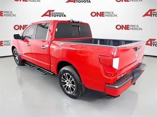 2023 Nissan Titan SV