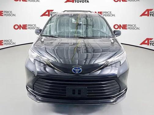 2024 Toyota Sienna Woodland Edition