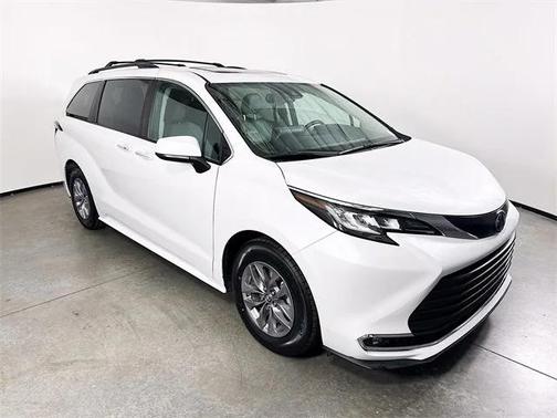2023 Toyota Sienna XLE
