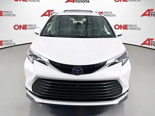 2025 Toyota Sienna Platinum