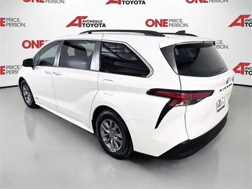 2021 Toyota Sienna XLE 8 Passenger