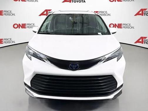 2025 Toyota Sienna LE