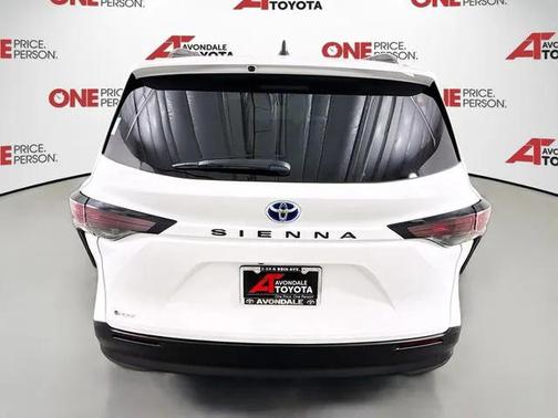 2025 Toyota Sienna LE