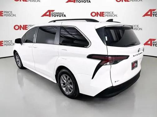2025 Toyota Sienna LE