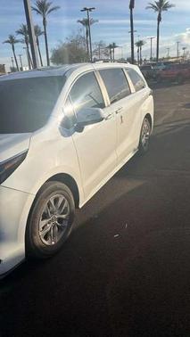 2025 Toyota Sienna LE