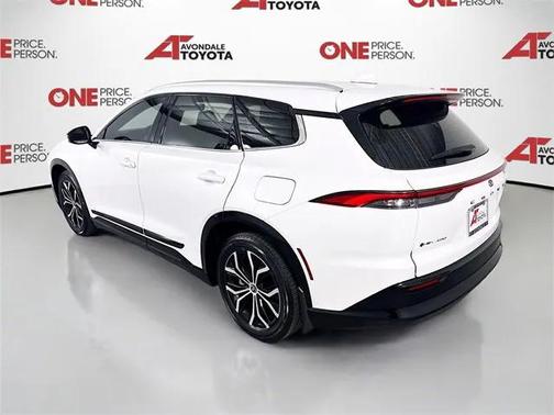 2025 Toyota Crown Signia XLE