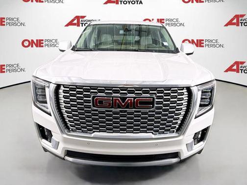 White Frost Tricoat 2022 GMC Yukon Denali