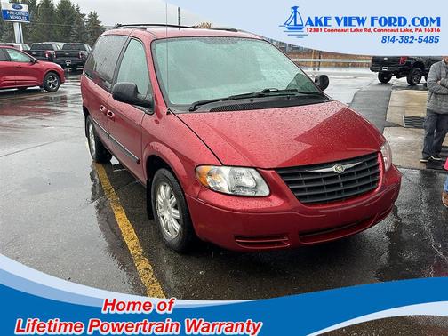 2005 Chrysler Town & Country Base