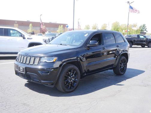 Diamond Black Crystal Pearlcoat 2021 Jeep Grand Cherokee Laredo