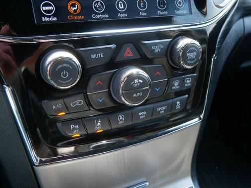 Diamond Black Crystal Pearlcoat 2021 Jeep Grand Cherokee Laredo
