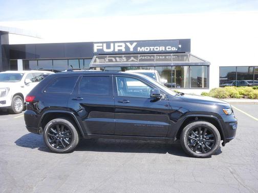 Diamond Black Crystal Pearlcoat 2021 Jeep Grand Cherokee Laredo