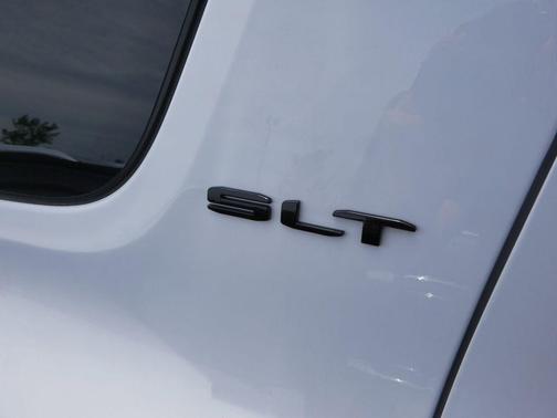 Summit White 2023 GMC Acadia AWD SLT