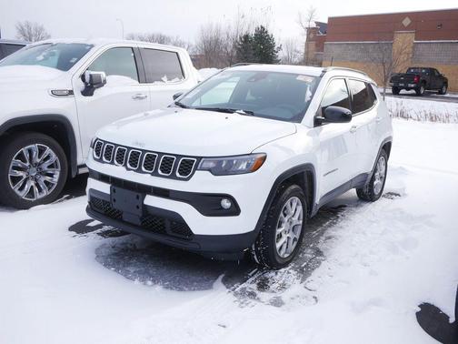 2024 Jeep Compass Latitude Lux
