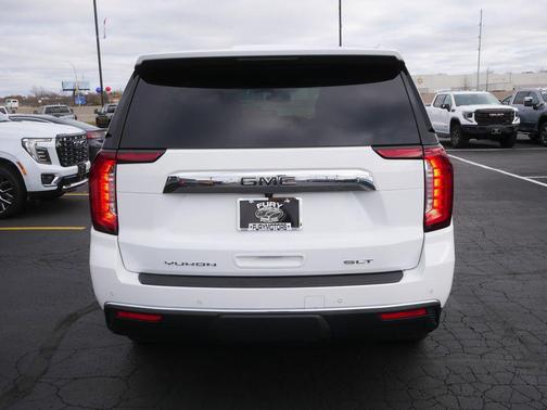 2023 GMC Yukon SLT