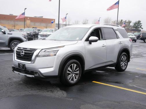 2022 Nissan Pathfinder SL 4WD