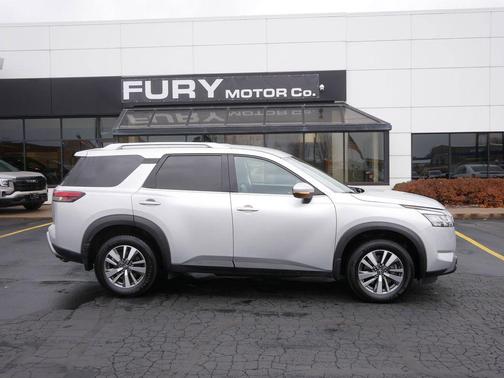 2022 Nissan Pathfinder SL 4WD