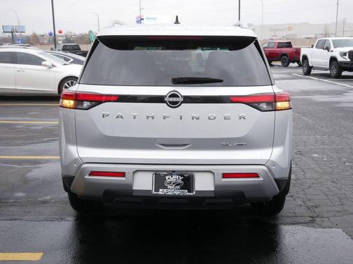 2022 Nissan Pathfinder SL 4WD