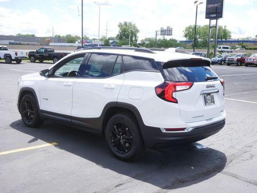 Summit White 2022 GMC Terrain AWD AT4