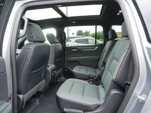 2026 GMC Acadia AWD AT4