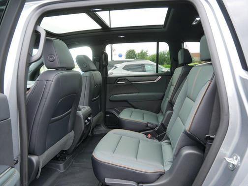 2026 GMC Acadia AWD AT4