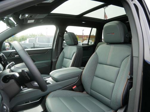 2026 GMC Acadia AWD AT4