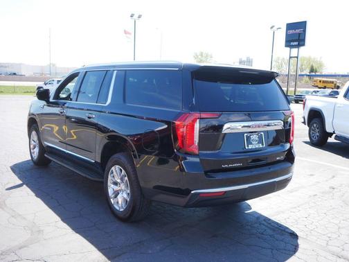 Black 2023 GMC Yukon XL SLT