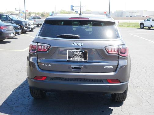 Granite Crystal Metallic Clearcoat 2022 Jeep Compass Latitude