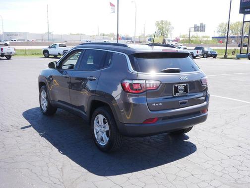 Granite Crystal Metallic Clearcoat 2022 Jeep Compass Latitude