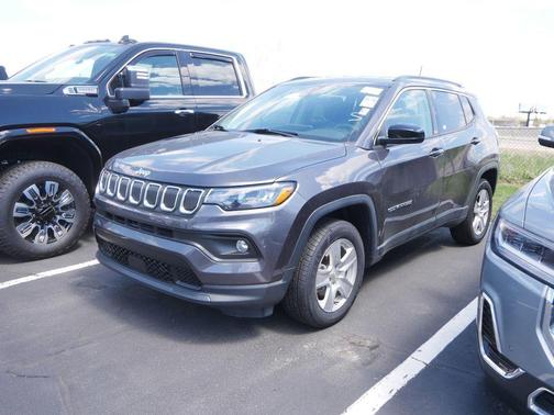 Granite Crystal Metallic Clearcoat 2022 Jeep Compass Latitude
