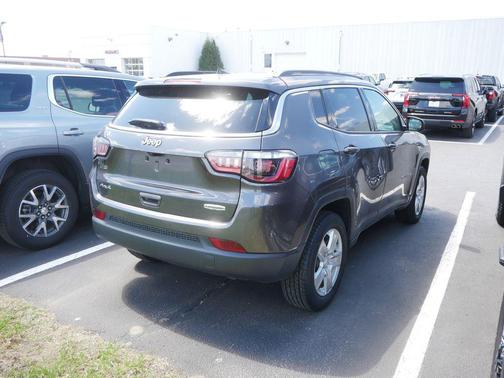 Granite Crystal Metallic Clearcoat 2022 Jeep Compass Latitude