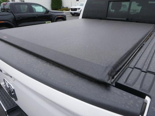 Ivory White Tri-Coat Pearlcoat 2020 RAM 1500 Limited