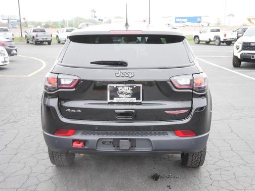 Diamond Black Crystal Pearlcoat 2025 Jeep Compass Trailhawk
