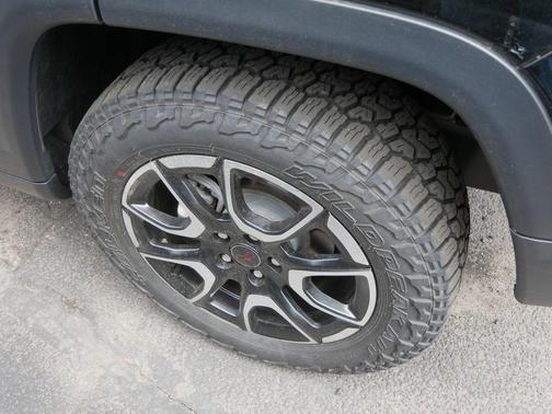 Diamond Black Crystal Pearlcoat 2025 Jeep Compass Trailhawk