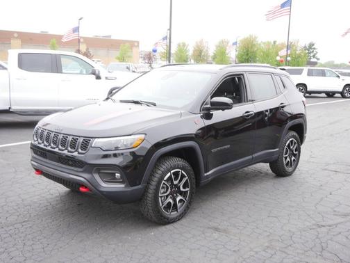 Diamond Black Crystal Pearlcoat 2025 Jeep Compass Trailhawk